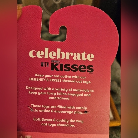 HERSHEY’S KISSES Valentine Catnip Toys 4-Pack with Feathers & Bell Pet soft toys - Picture 13 of 16